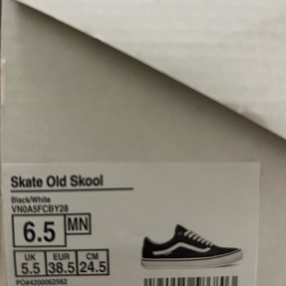 Vans Black and White Low-Top Shoes - Picture 6 of 6